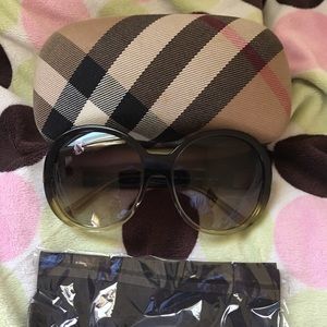 Authentic Burberry Oversized Sunglasses 🕶